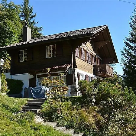 Saanenmoser Sleeps 9 Apartment *